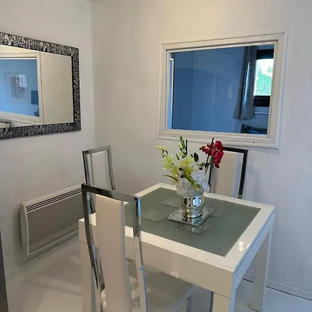 Le Cosy Apartman Fréjus